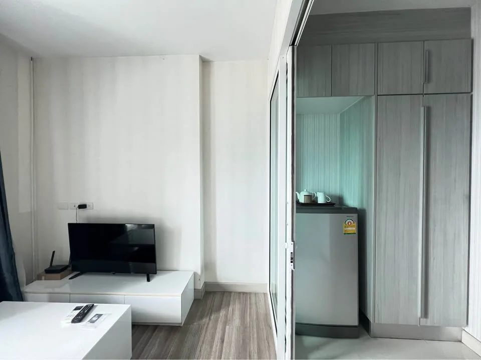 ให้เช่าคอนโด The Prio Condo Chiang Mai  คอนโดทำเลศักยภาพ บริเวณแยกเซ็นทรัลแอร์พอร์ตพลาซ่า เชียงใหม่ เดินทางสะดวก ห่างจากสนามบินนานาชาติเชียงใหม่เพียง 3 นาที ใกล้ศูนย์การค้า ร้านอาหาร และสิ่งอำนวยความสะดวกครบครัน พร้อมเฟอร์นิเจอร์และเครื่องใช้ไฟฟ้าครบ เข้าอยู่ได้ทันที — Photo 6