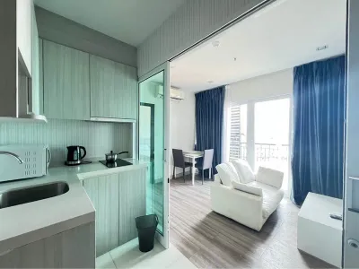 ให้เช่าคอนโด The Prio Condo Chiang Mai  คอนโดทำเลศักยภาพ บริเวณแยกเซ็นทรัลแอร์พอร์ตพลาซ่า เชียงใหม่ เดินทางสะดวก ห่างจากสนามบินนานาชาติเชียงใหม่เพียง 3 นาที ใกล้ศูนย์การค้า ร้านอาหาร และสิ่งอำนวยความสะดวกครบครัน พร้อมเฟอร์นิเจอร์และเครื่องใช้ไฟฟ้าครบ เข้าอยู่ได้ทันที