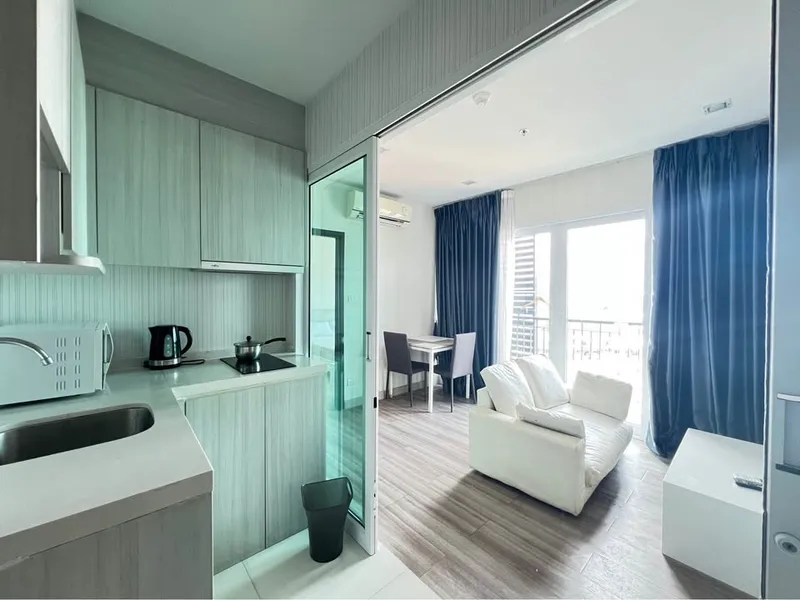 ให้เช่าคอนโด The Prio Condo Chiang Mai  คอนโดทำเลศักยภาพ บริเวณแยกเซ็นทรัลแอร์พอร์ตพลาซ่า เชียงใหม่ เดินทางสะดวก ห่างจากสนามบินนานาชาติเชียงใหม่เพียง 3 นาที ใกล้ศูนย์การค้า ร้านอาหาร และสิ่งอำนวยความสะดวกครบครัน พร้อมเฟอร์นิเจอร์และเครื่องใช้ไฟฟ้าครบ เข้าอยู่ได้ทันที