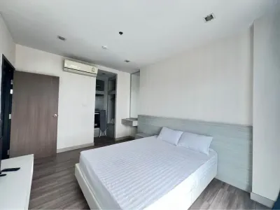 ให้เช่าคอนโด The Prio Condo Chiang Mai  คอนโดทำเลศักยภาพ บริเวณแยกเซ็นทรัลแอร์พอร์ตพลาซ่า เชียงใหม่ เดินทางสะดวก ห่างจากสนามบินนานาชาติเชียงใหม่เพียง 3 นาที ใกล้ศูนย์การค้า ร้านอาหาร และสิ่งอำนวยความสะดวกครบครัน พร้อมเฟอร์นิเจอร์และเครื่องใช้ไฟฟ้าครบ เข้าอยู่ได้ทันที