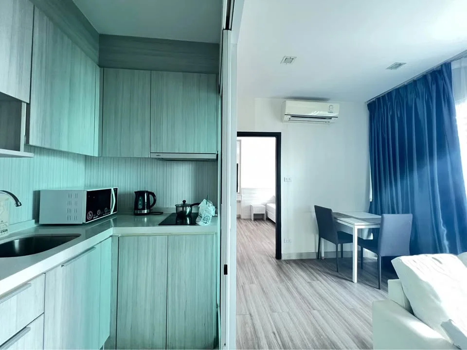 ให้เช่าคอนโด The Prio Condo Chiang Mai  คอนโดทำเลศักยภาพ บริเวณแยกเซ็นทรัลแอร์พอร์ตพลาซ่า เชียงใหม่ เดินทางสะดวก ห่างจากสนามบินนานาชาติเชียงใหม่เพียง 3 นาที ใกล้ศูนย์การค้า ร้านอาหาร และสิ่งอำนวยความสะดวกครบครัน พร้อมเฟอร์นิเจอร์และเครื่องใช้ไฟฟ้าครบ เข้าอยู่ได้ทันที — Photo 3