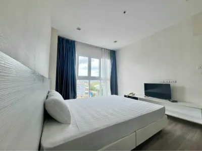 ให้เช่าคอนโด The Prio Condo Chiang Mai  คอนโดทำเลศักยภาพ บริเวณแยกเซ็นทรัลแอร์พอร์ตพลาซ่า เชียงใหม่ เดินทางสะดวก ห่างจากสนามบินนานาชาติเชียงใหม่เพียง 3 นาที ใกล้ศูนย์การค้า ร้านอาหาร และสิ่งอำนวยความสะดวกครบครัน พร้อมเฟอร์นิเจอร์และเครื่องใช้ไฟฟ้าครบ เข้าอยู่ได้ทันที