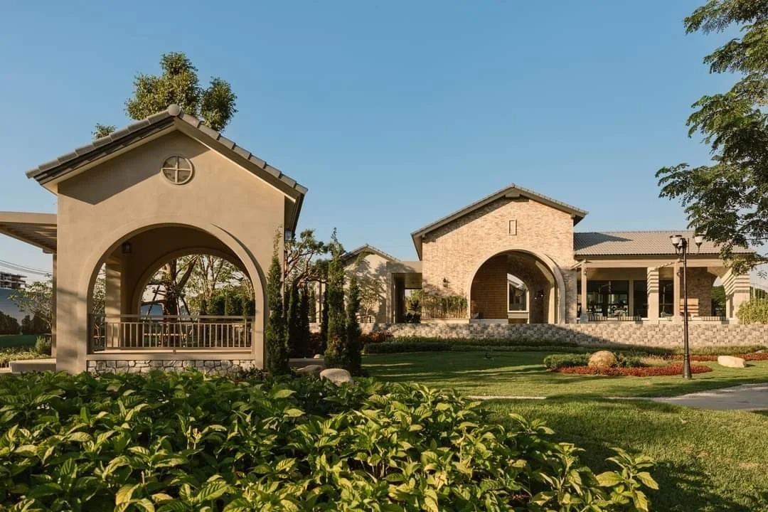อณาสิริ พายัพ | บ้านสำหรับครอบครัวสไตล์ Modern Barn ใกล้เมืองเชียงใหม่