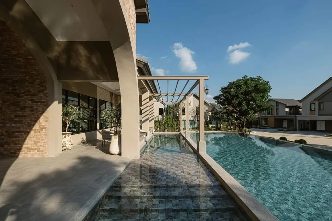 อณาสิริ พายัพ | บ้านสำหรับครอบครัวสไตล์ Modern Barn ใกล้เมืองเชียงใหม่