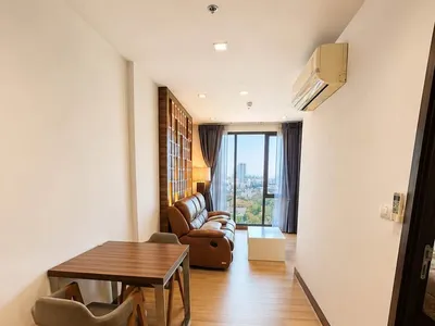 ห้องนั่งเล่นของคอนโด 1 ห้องนอนที่ The Astra Condo เชียงใหม่