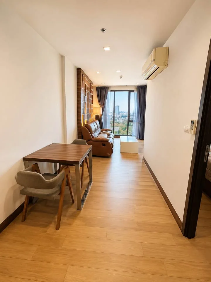 ห้องนั่งเล่นของคอนโด 1 ห้องนอนที่ The Astra Condo เชียงใหม่