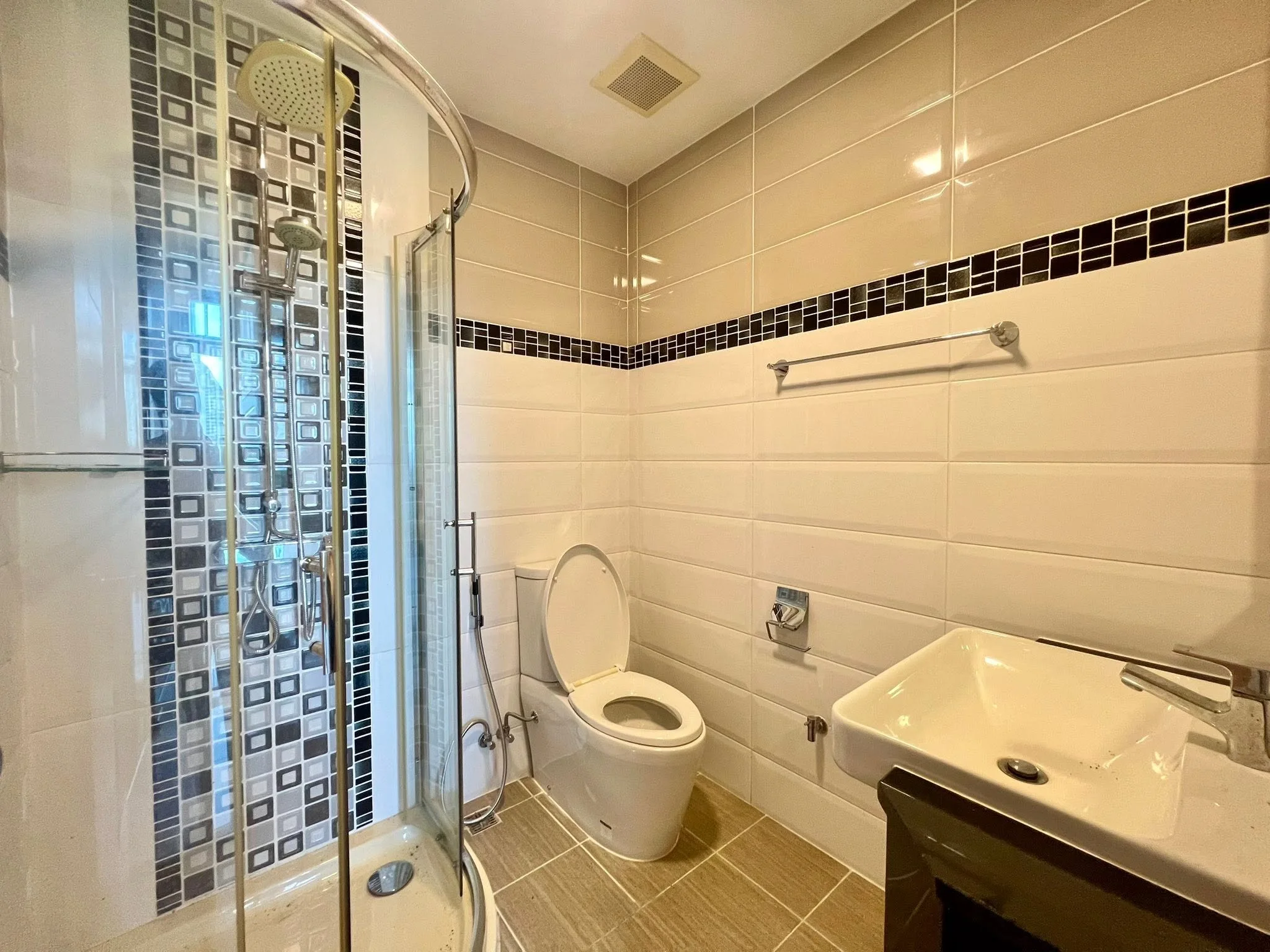 ให้เช่าคอนโด The Treasure Condo (CBP) — Photo 8