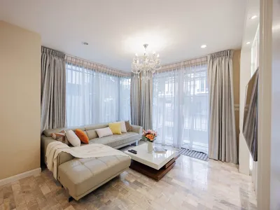 ภายในห้องนั่งเล่นของคอนโด 3 ห้องนอนที่ The Pillow 142 เชียงใหม่